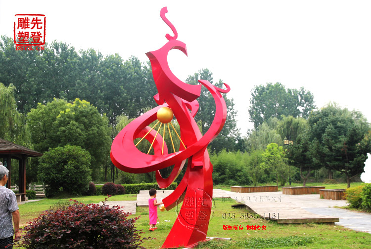 红色雕塑凤凰4.jpg