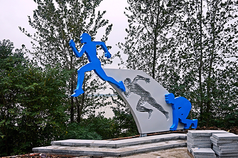 不锈钢雕塑在旅游区中的主要特征