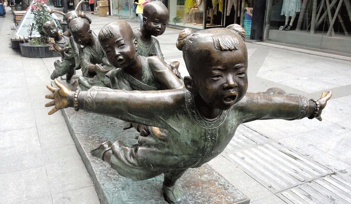 有趣的儿童嘻戏铜雕塑制作！