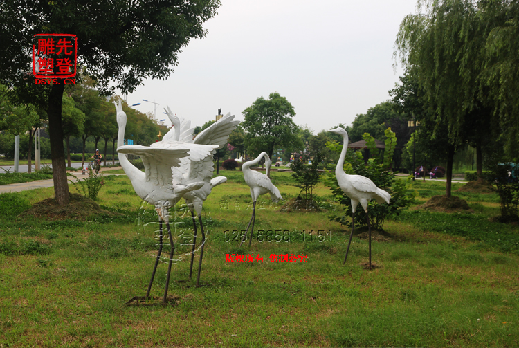鹤雕塑玻璃钢材质